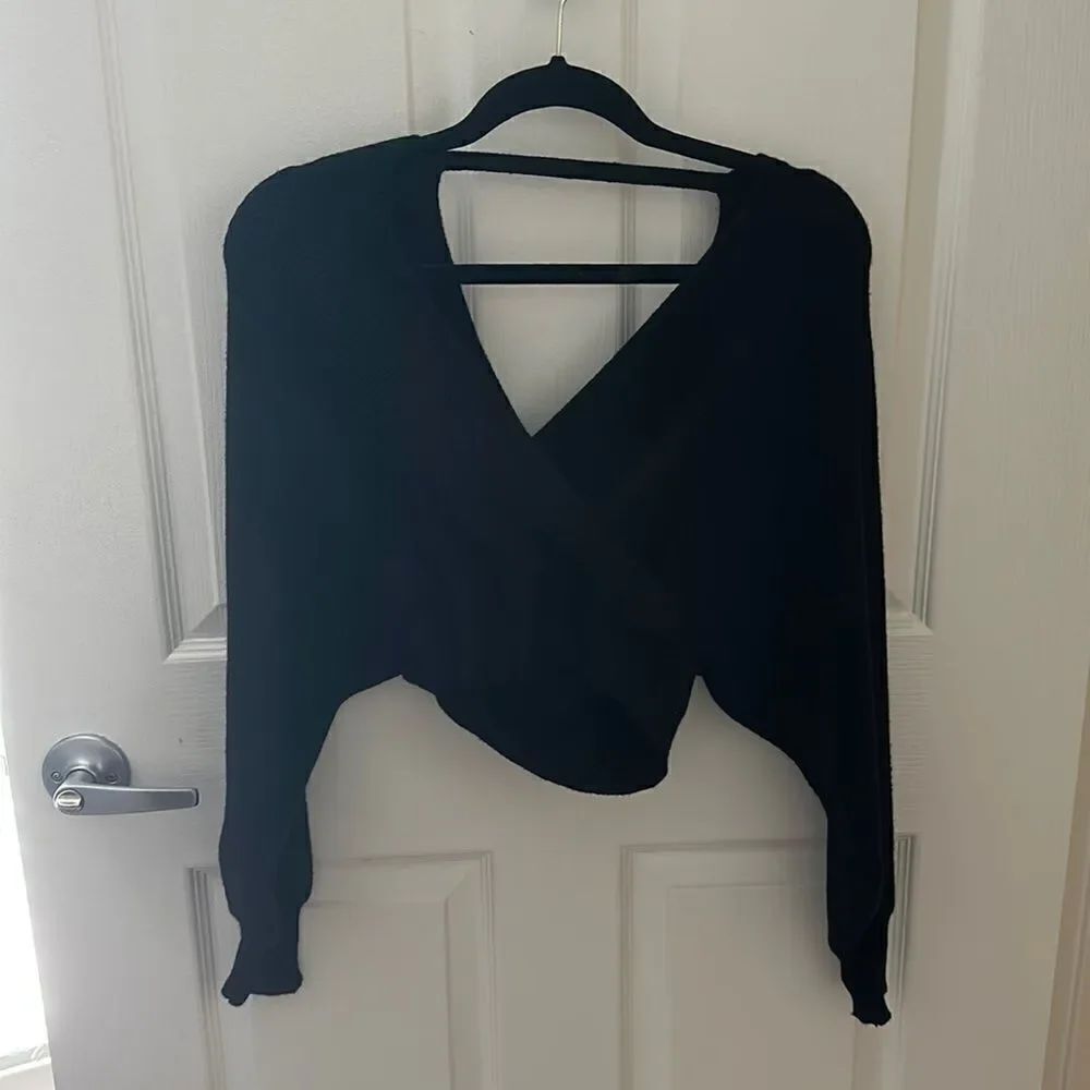 Black Twist Crop Sweater